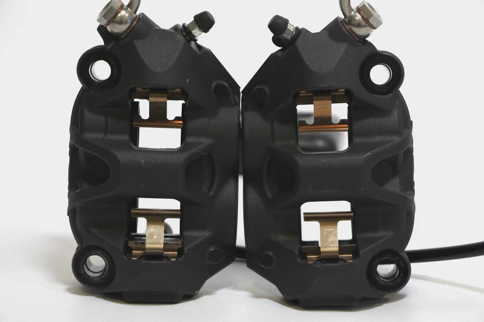 Honda CBR1000RR 2020 передние тормозные суппорты со вспомогательными тормозными магистралями - Изображение 2 из 4