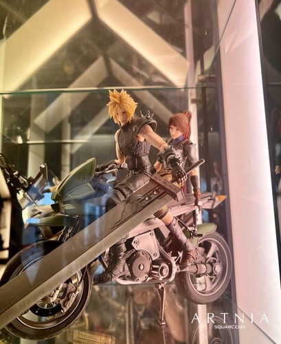 Final Fantasy VII Remake Play Arts Kai Jessie Cloud & Bike Set Action Figure - Picture 10 of 10