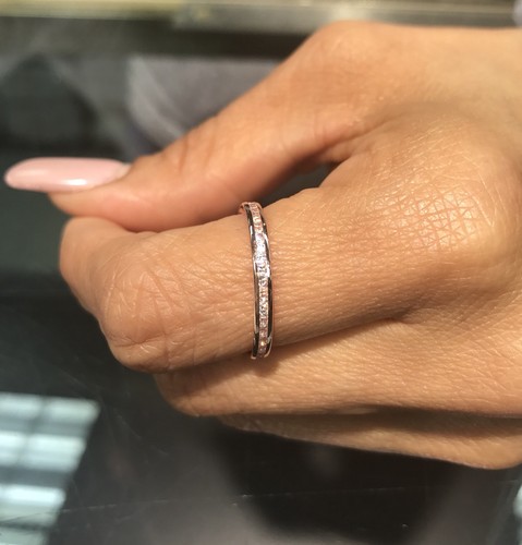 14k Solid Rose Gold Eternity Lab creó anillo de boda apilable de diamantes - Imagen 12 de 12