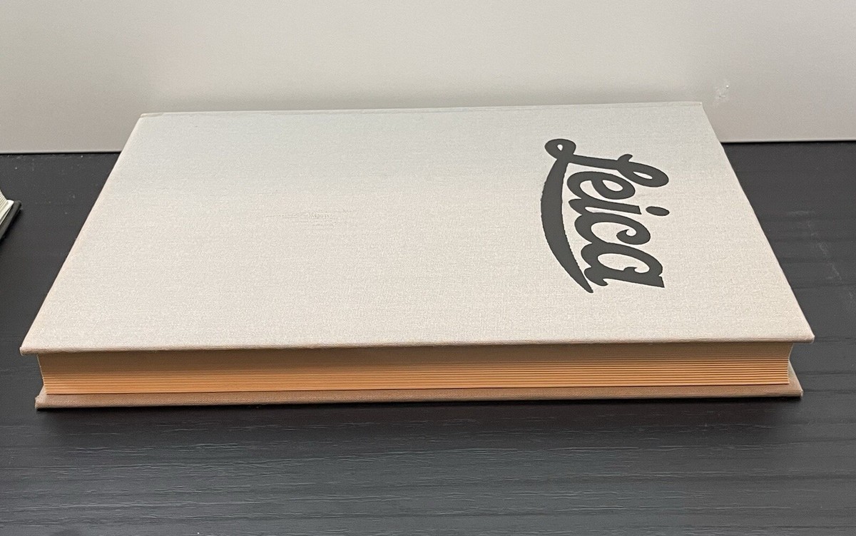 ライカ: A History Illustrating every Model Leica: A History Illustrating Every Model and Accessory Hardcover