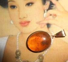 Joli pendentif ancien Art Déco Or jaune 14 carats ambre de la Baltique