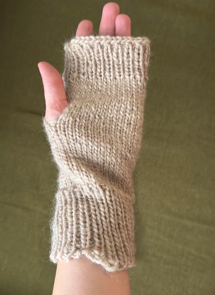 Calentadores de manos tejidos a mano 100 % lana guantes sin dedos color latte liso calentadores de manos Foto 2 de 4