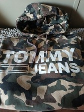 Tommy Hilfiger Hooded Camo sweatshirt boys XL