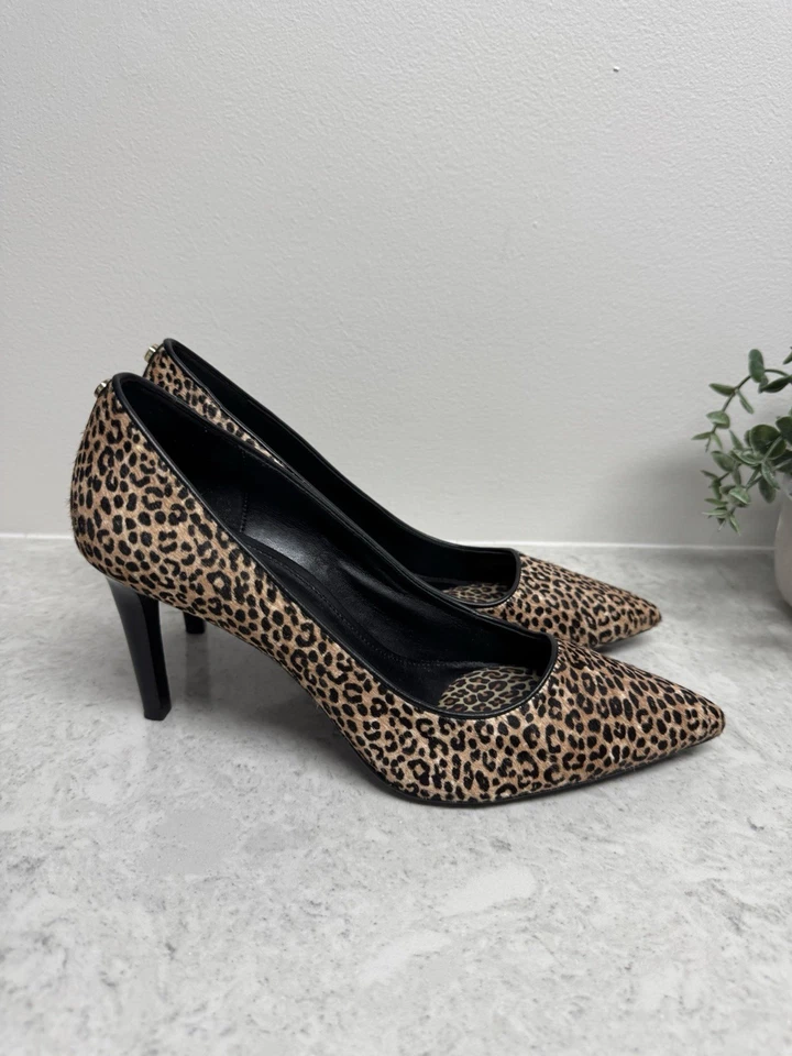 Zapatos de salón Michael Michael Kors Dorothy Flex camel oscuro talla 9M Foto 2 de 4