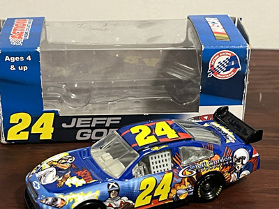 Jeff Gordon #24 NASCAR Speed Racer Diecast 1:64 2008 NASCAR !!!