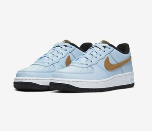 Nike Air Force 1 feutre (GS) Jeunes Taille 3 35.5 euros (BV6058 400) Celestine bleu/or | eBay
