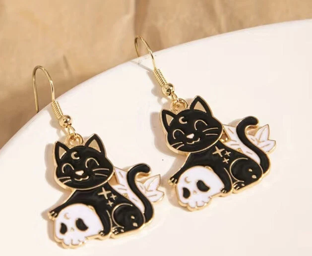 Pendientes góticos de goteo al óleo de dibujos animados animal gato negro con calavera Foto 3 de 3