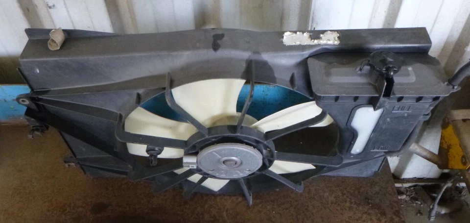 Ventilador radiador Toyota Corolla ZZE122 10/01-4/04 Foto 2 de 3