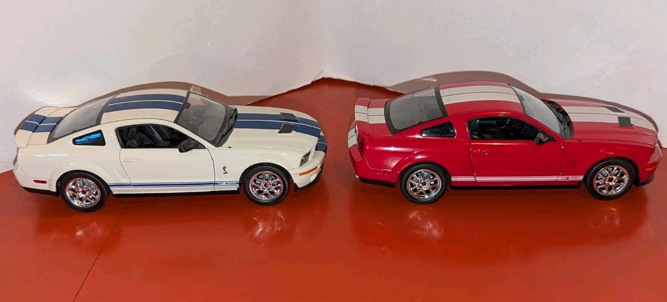 Lot of 2 Welly 2007 Mustang Shelby GT500 Diecast Cars 1:24 Red & White - Image 2 of 4
