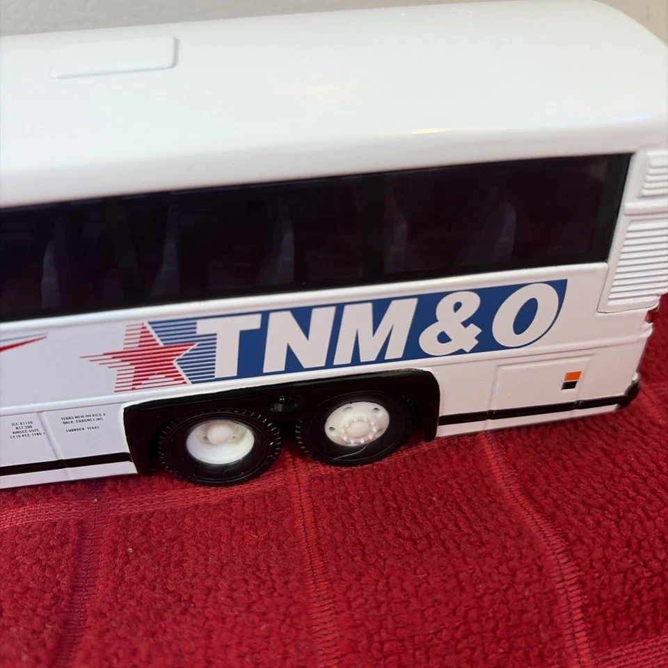 1:50 SCALE CORGI VINTAGE BUS LINES 30990 DIE-CAST GREYHOUND MCI 102-DL3 TNM&O#75 - Image 2 of 4