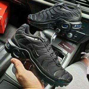 air max tn plus triple black