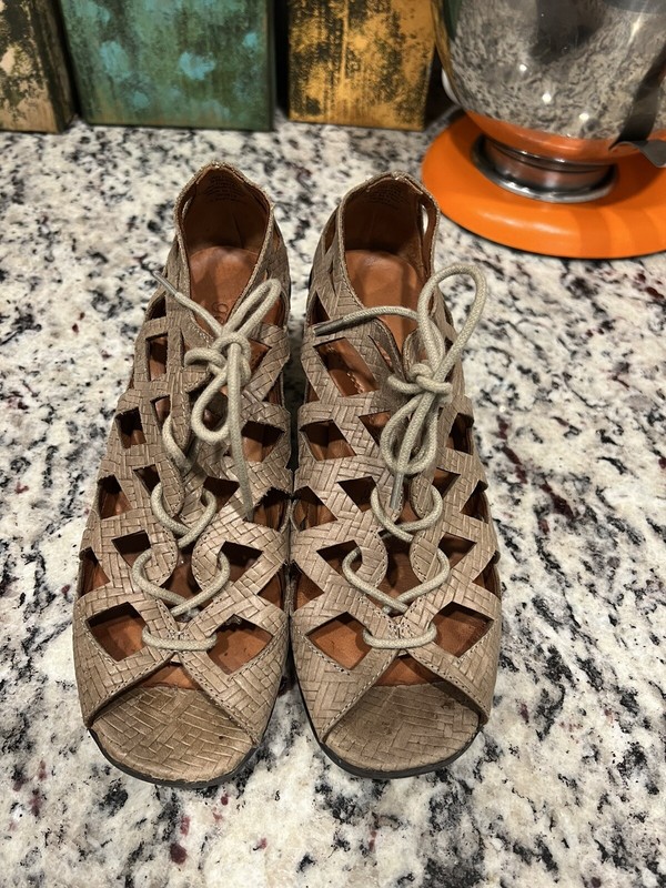Gentle Souls Okey Dokey Gladiator Sandals Taupe M2 Leather Heel Size 6.5