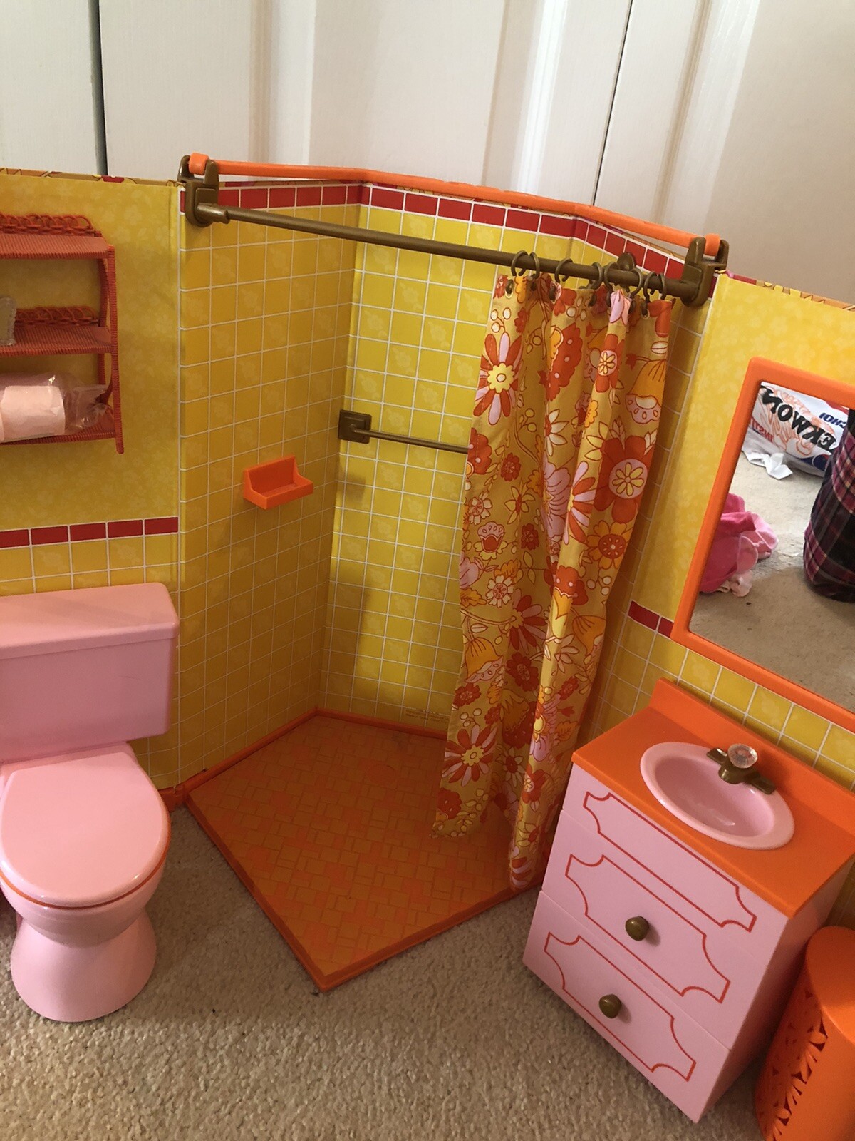 American Girl Julie's Groovy Bathroom Set +Accessories Toilet Sink