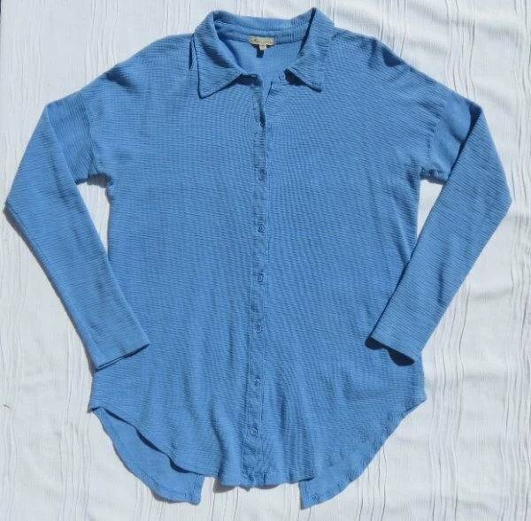 Camisa Top MOD-O-DOC Para Mujer Textura Lavanda Algodón Tejido Espalda Dividida Talla US M USADA EN EXCELENTE ESTADO Foto 3 de 4