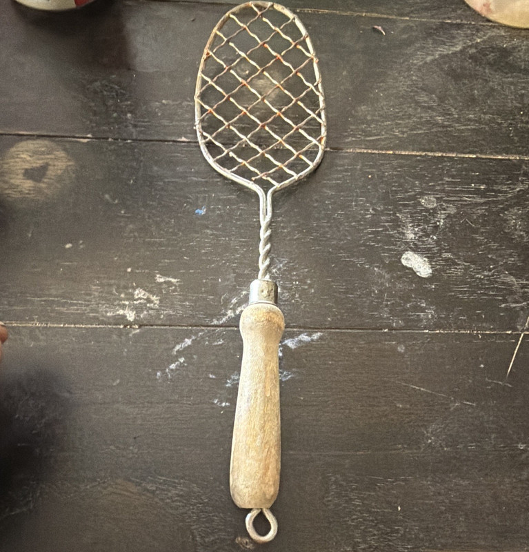 Vintage Metal Potato Masher Manual Oval Medium Brown Wood Handle Silver/Brown