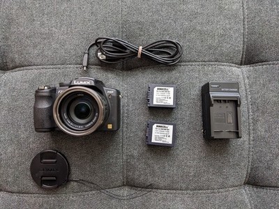 Panasonic LUMIX DMC-FZ35 12.1MP Digital Camera w/ charger and 2 batties - Tested