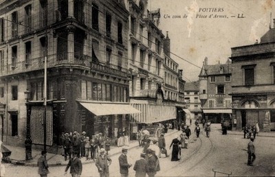 Ak Poitiers Vienne, Place d'Armes - 4739294