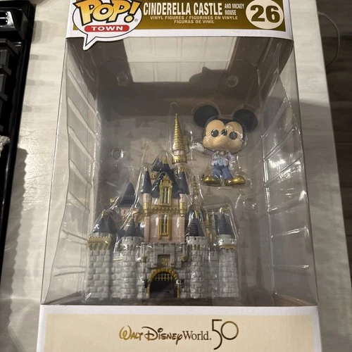 Funko Pop Town: Walt Disney World 50th - Cinderella Castle And Mickey Mouse #26