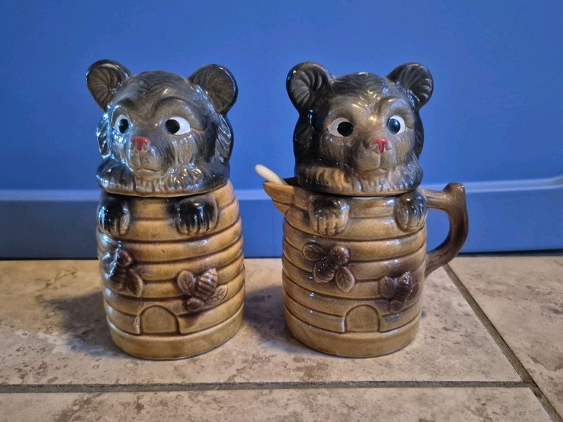 Vtg Rare Honey Bear with Bee Hive Salt Pepper Shakers Sugar Creamer Japan Bees