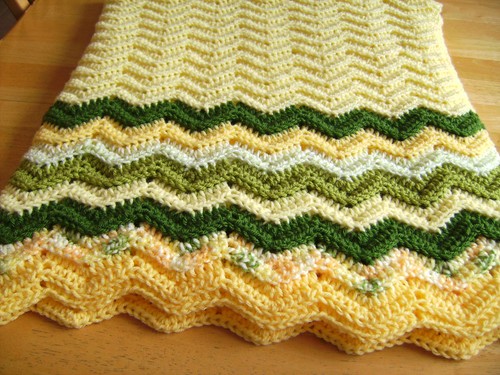 YELLOW AND GREEN MULTI BABY BLANKET AFGHAN RIC RAC ZIG ZAG HANDMADE CROCHET - Picture 6 of 12
