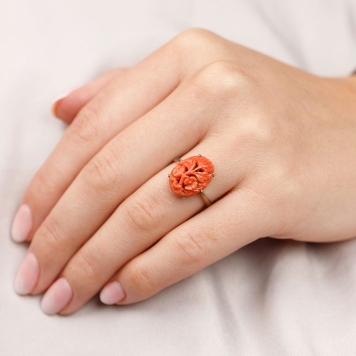 Anillo de flores de colección tallado en oro blanco de 9 quilates de coral floral tallado - Imagen 8 de 17
