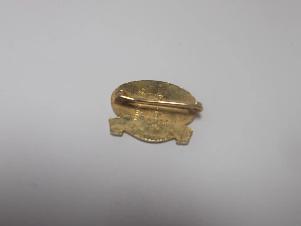 LEYTON ORIENT FC  -  VINTAGE ENAMEL COFFER BADGE.   - Image 2 of 2