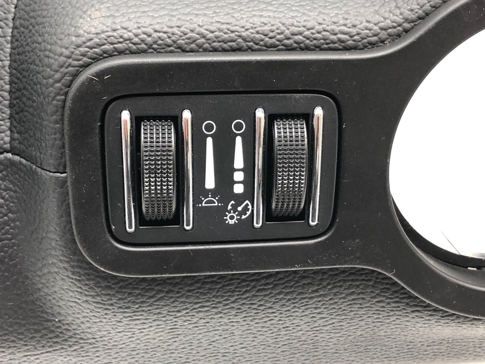 2014-2019 MASERATI GHIBLI S Q4 LEFT DRIVER FRONT DASH LOWER KNEE PANEL OEM.