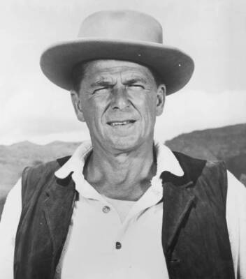 American actor Ronald Reagan wearing a hat and a black suede ve - 1966 Old Photo