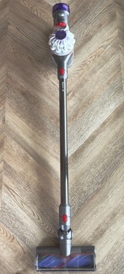 Dyson V8 Animal+ Cordless Stick Vacuum Silver/Purple-SV10 w/Accesories.