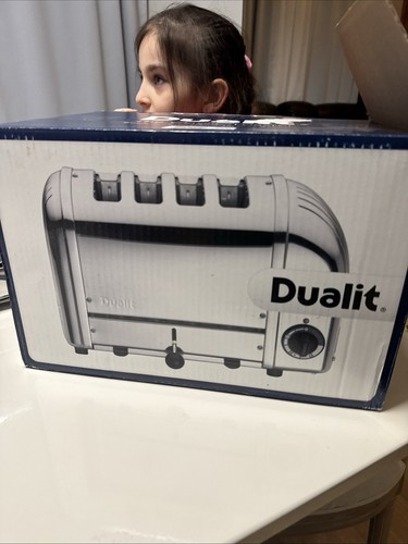 Dualit Classic 4 Slice NewGen Toaster - Stainless Steel - Hand Built in the UK - Picture 15 of 16