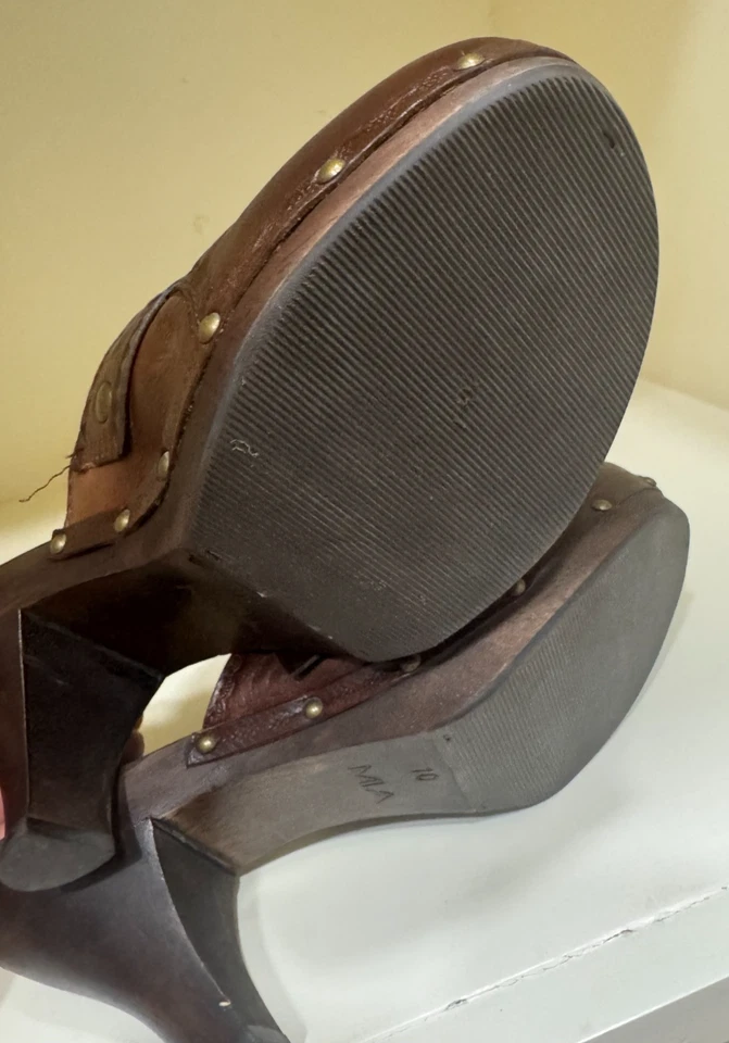 复古 MIA Y2K 90 年代棕色皮革木屐骡子木制楔形鞋跟 10 码幻灯片 — 第 4/4 张图片