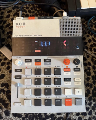 Teenage Engineering EP-133 K.O. II Sampler 12 Pads 999 Sounds USB/MIDI