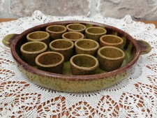 RARE ASSIETTE PLAT à ESCARGOTS ANCIENNE 12 MINI GOBELETS POTERIE ET GLAÇURE