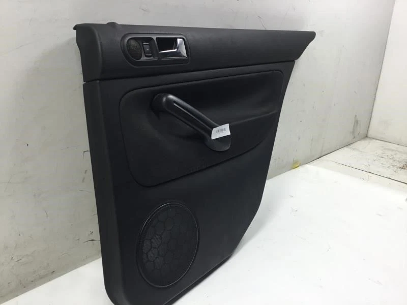 Volkswagen Jetta 2004 sedán puerta trasera derecha panel de moldura OEM+ Foto 2 de 4