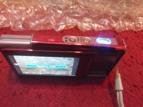Samsung Digimax i70 7.2MP Digital Camera - Red - Picture 11 of 18