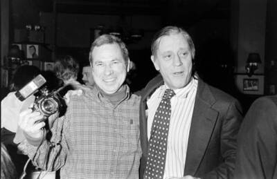 Ben Bradlee attends an awards ceremony at Sardi's in New York- 1977 Old Photo 8