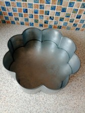 EURO TINS LARGE CAKE TIN FLOWER PETAL DESIGN MEASURES 10 INCHES ACROSS ON INSIDE