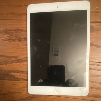 Apple iPad mini Tablet Silver White 7.9 in iOS Lightweight Portable Touchscreen