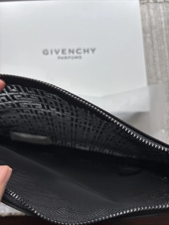 Bolsa de maquiagem preta plana GIVENCHY Beauty bolsa cosmética 8,5”x 6,5” nova na caixa - Imagem 2 de 3
