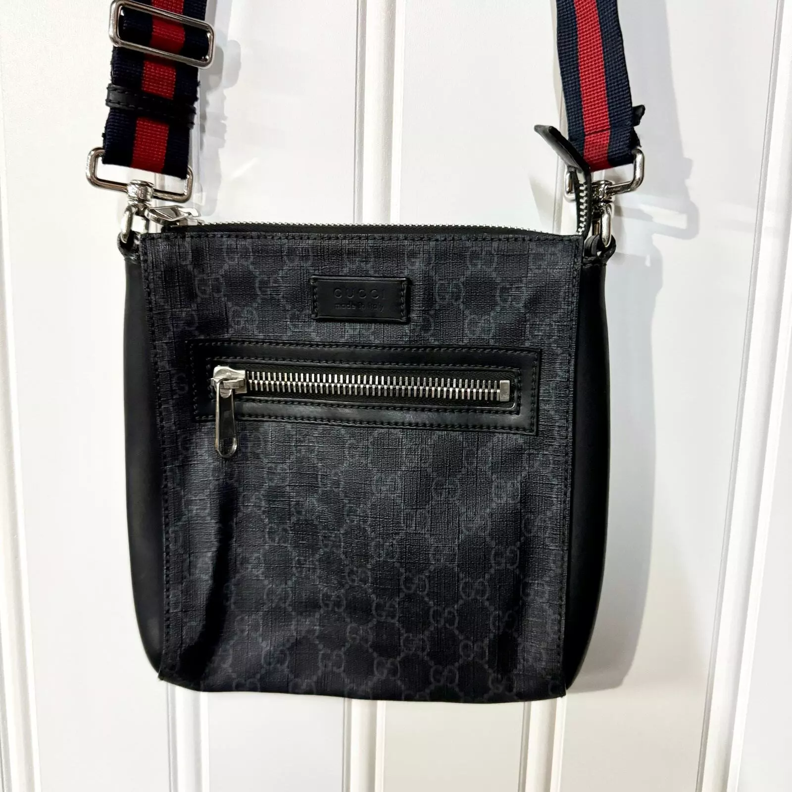 Sac messager Gucci GG Supreme noir/gris 523599 authentique peu utilisé