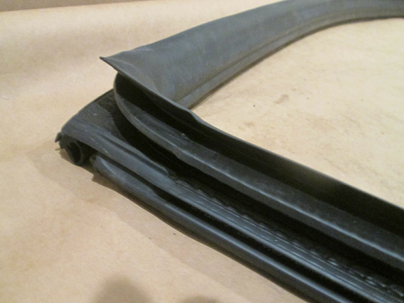 Ferrari 458 - LH Door Upper Perimeter Seal - 84087500