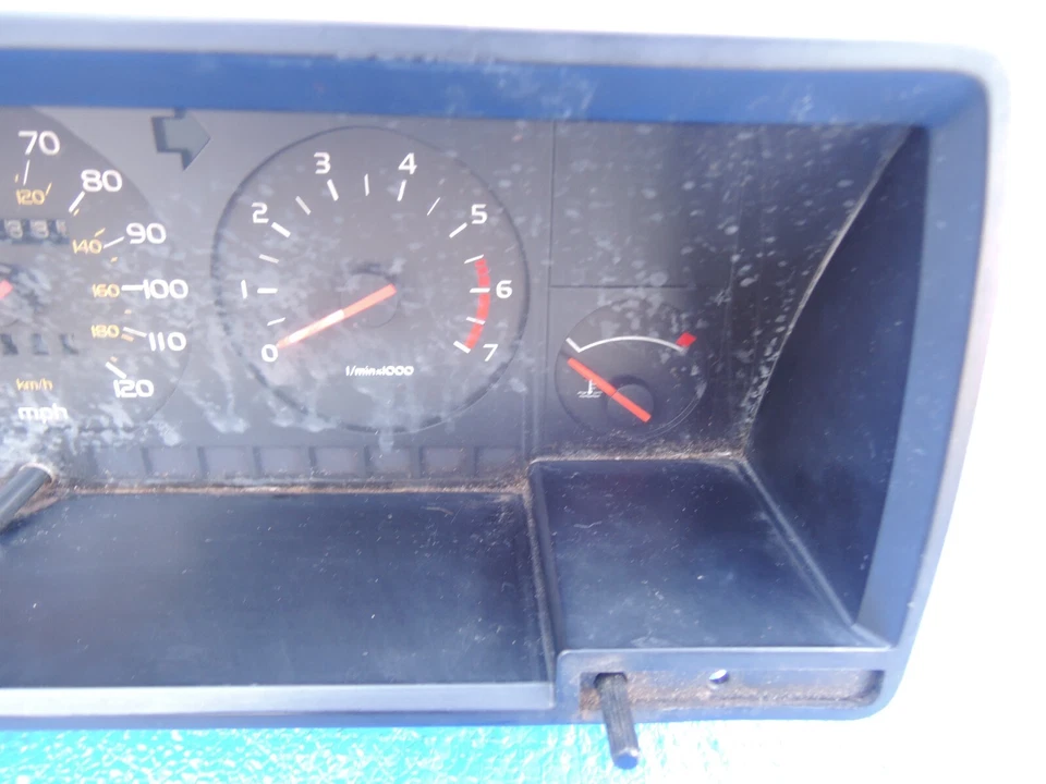 VOLVO 740 / 760 Usado Original GAUGE CLUSTER No Probado para Piezas Foto 4 de 4