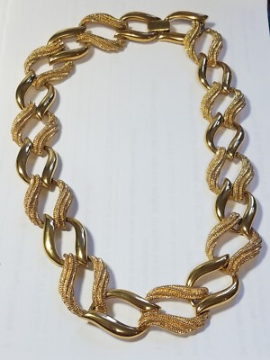 Vintage 1988 NAPIER Gold Tone Textured Solid Geometric Shaped Necklace  #4744743