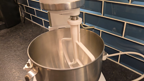 Kitchenaid Batidora Hobart K5SS Soporte Elevador 5 Cuartos Blanco 2 Accesorios Protector para Verter - Vídeo 1 de 1