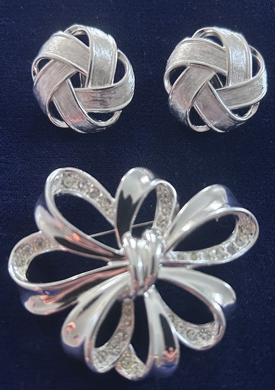 Napier Vintage Silver Tone Crystal Ribbon Pin/earring Set