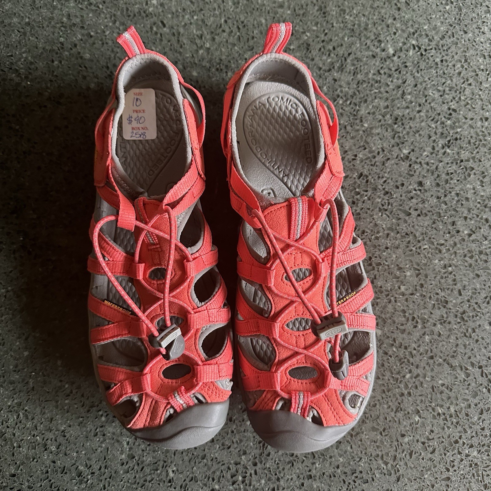 Sandali Keen donna Whisper escursionismo acqua corallo brillante pesca taglia 10 nuovi senza scatola