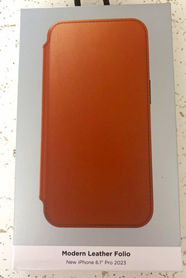 Nomad Leather Folio Case iPhone 15 Pro Brown Card Pocket Magnetic Clasp