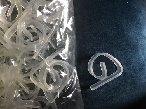 48 clear table clamps. Chefaid. Weddings. Stop outdoor table cloths flying away! - Picture 2 of 4