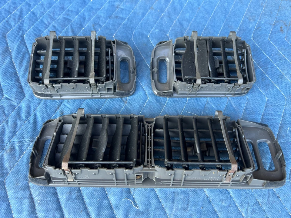 Volvo S70 V70 XC 1998-2000 delantero derecho izquierdo tablero central aire acondicionado juego de ventilación térmica OEM #3042EM Foto 3 de 4