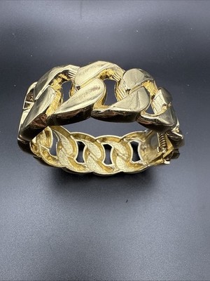 Bracelet Gold Tone Hinged Clamper Designed to Look Like Fused Chain Links-E4